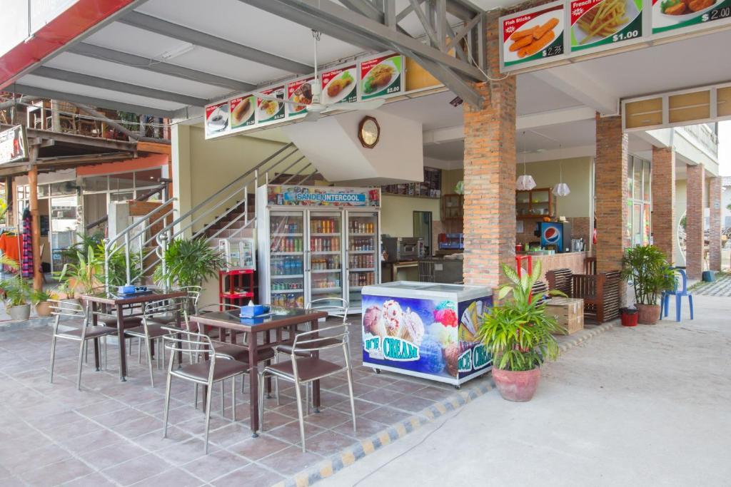 Sakal Guesthouse Restaurant & Bar Sihanoukville Eksteriør billede