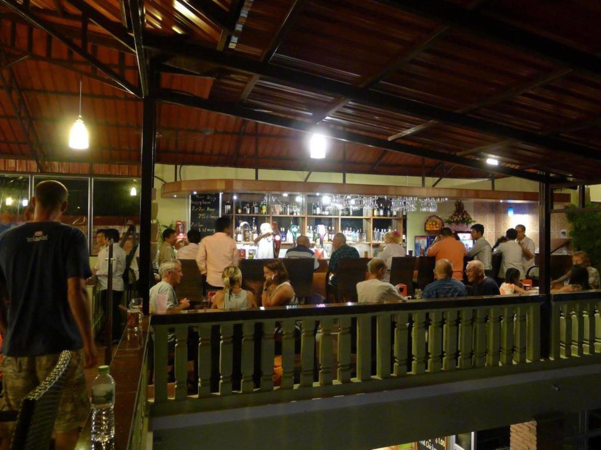 Sakal Guesthouse Restaurant & Bar Sihanoukville Eksteriør billede